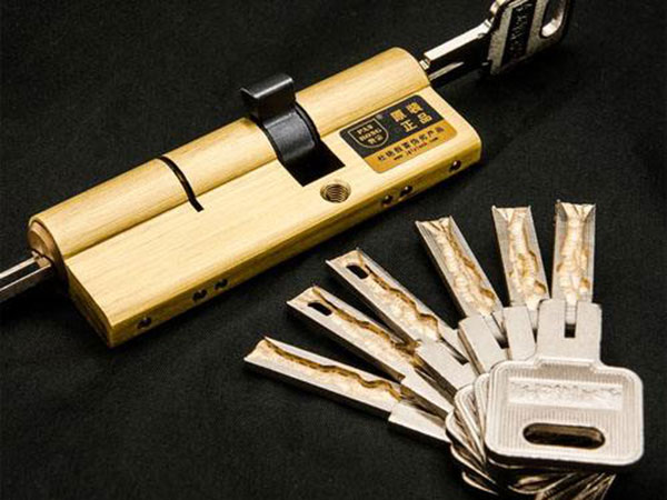 建华24小时上门开锁公司