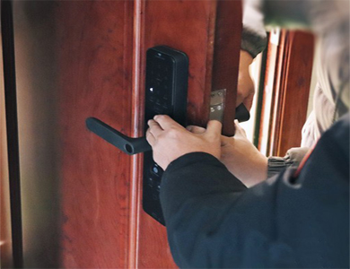 建华24小时上门开锁公司